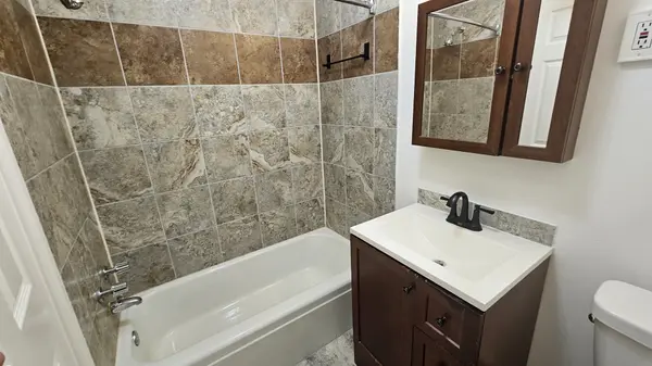 2250 N Lincoln AVE #201, Chicago, IL 60614