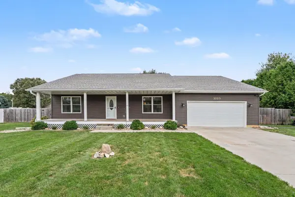 3223 Smithfield LN, La Porte, IN 46350