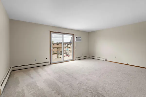 3155 Old Highway 8 #304, Roseville, MN 55418