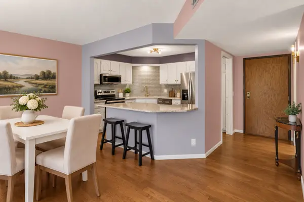 3030 Saint Albans Mill RD #211, Minnetonka, MN 55305