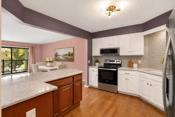 3030 Saint Albans Mill RD #211, Minnetonka, MN 55305
