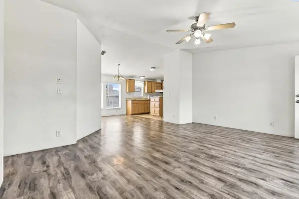 203 S Edison Street, Kennewick, WA 99336