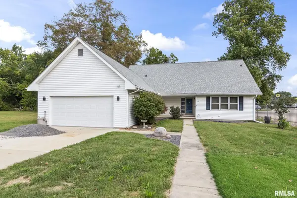 113 W WALNUT ST, Chatham, IL 62629