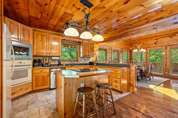 1570 Oldham Springs Way, Sevierville, TN 37876
