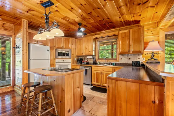 1570 Oldham Springs Way, Sevierville, TN 37876