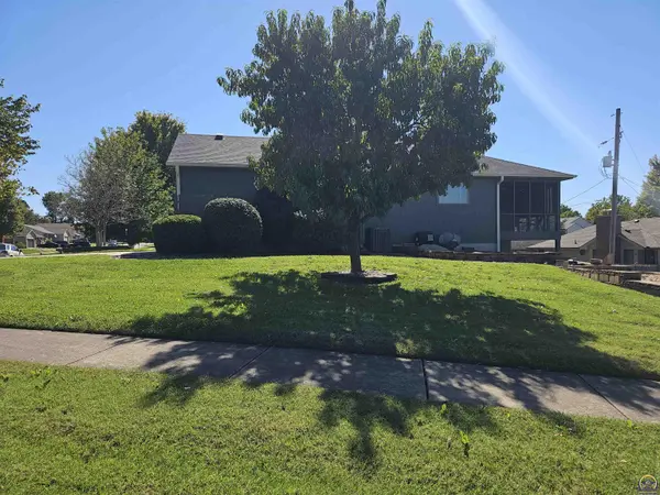 1525 SW Village DR, Topeka, KS 66604