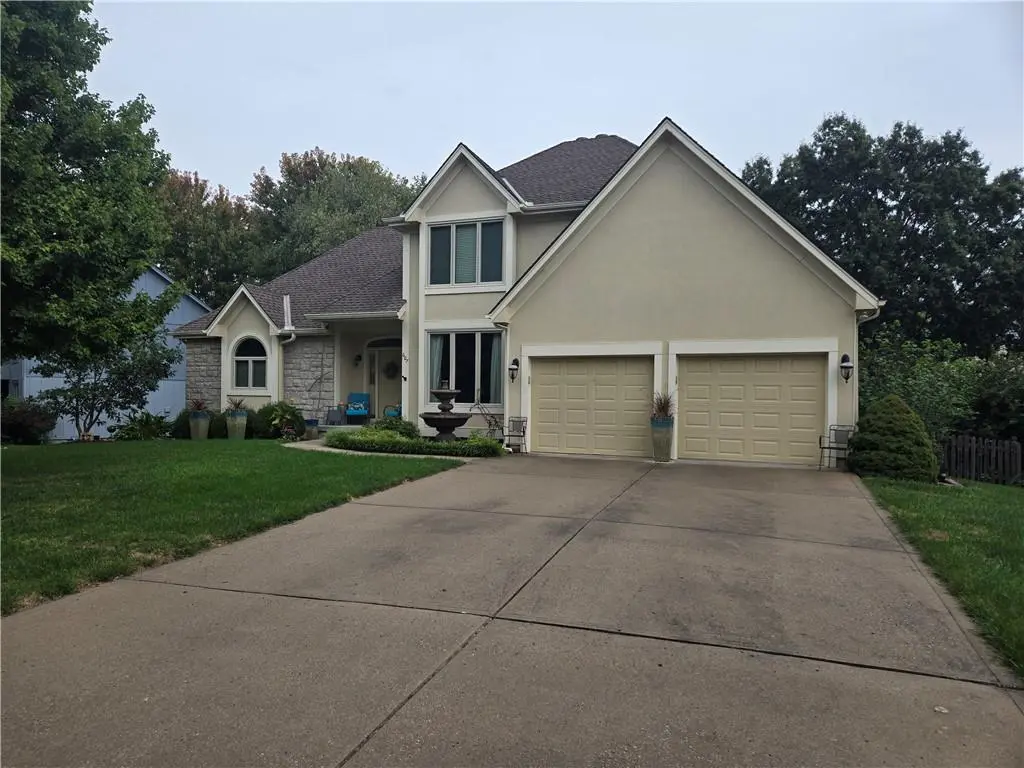 607 NW Brookhaven DR, Lee's Summit, MO 64081