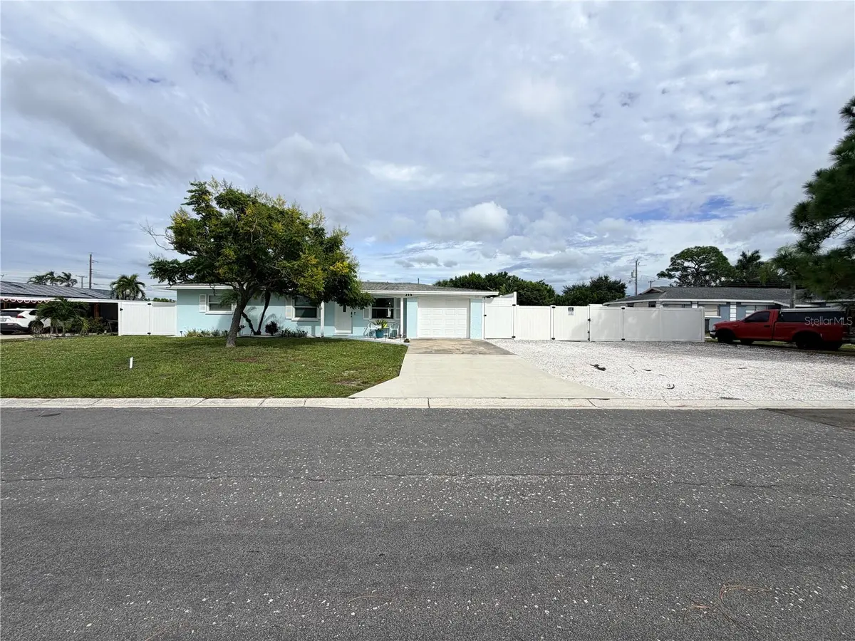 215 60TH ST NW, Bradenton, FL 34209