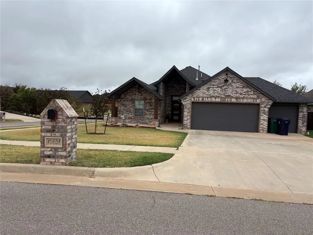 10601 Wild Horse Creek DR, Yukon, OK 73099