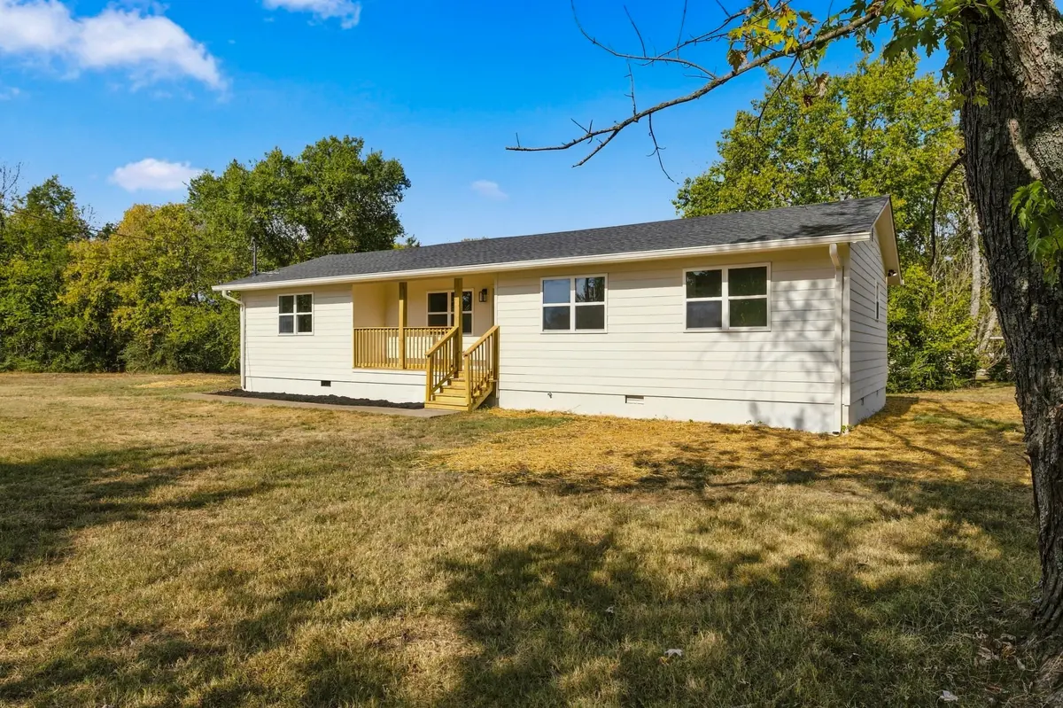 1127 Twin Oak Dr, Murfreesboro, TN 37130
