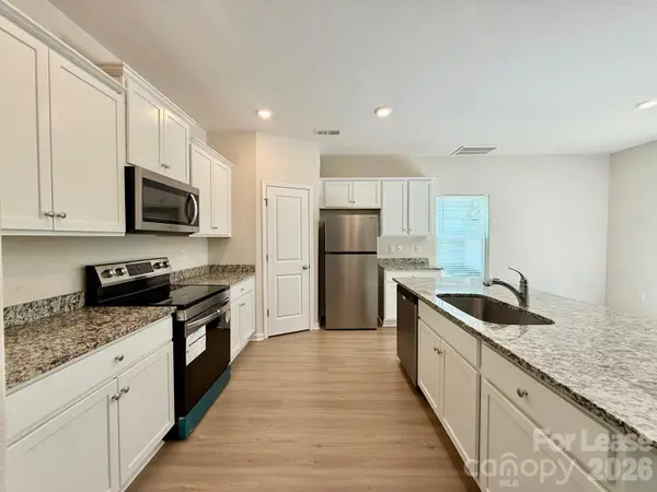 6200 Lowe LN, Charlotte, NC 28214