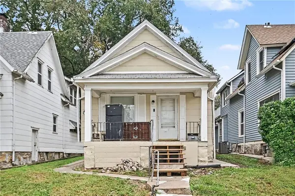220 N ELMWOOD AVE, Kansas City, MO 64123