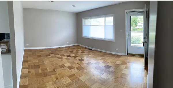 1087 Leahy CIR E, Des Plaines, IL 60016