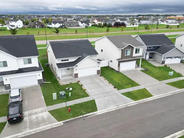 2553 FULTON LOOP S, Fargo, ND 58104