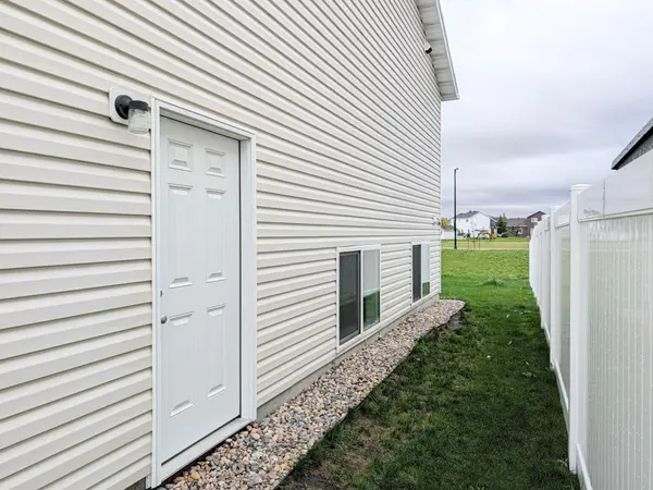 2553 FULTON LOOP S, Fargo, ND 58104