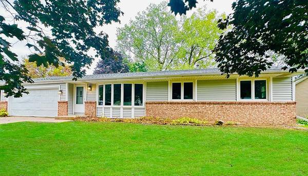 1864 Carol LN, West Saint Paul, MN 55118