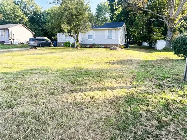 370 Hugh Hunter Rd, Oak Grove, KY 42262