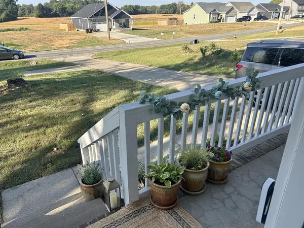 370 Hugh Hunter Rd, Oak Grove, KY 42262