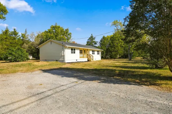 1127 Twin Oak Dr, Murfreesboro, TN 37130