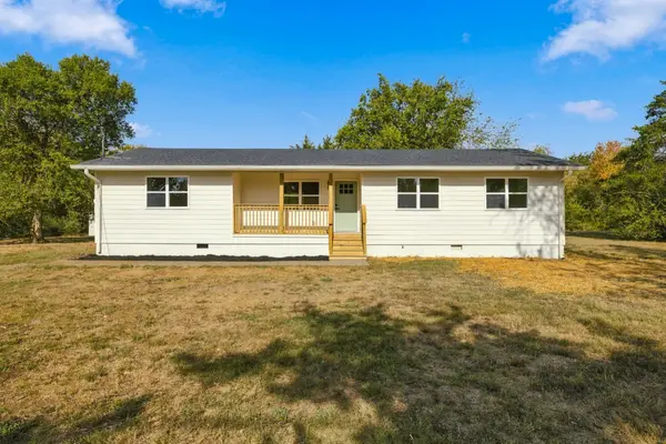 1127 Twin Oak Dr, Murfreesboro, TN 37130
