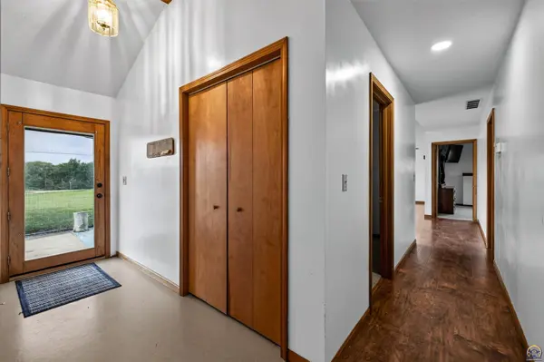 17208 Bowser DR, Hoyt, KS 66440
