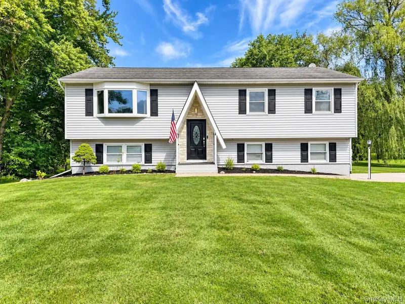 6 Ryandale RD, Lagrangeville, NY 12540