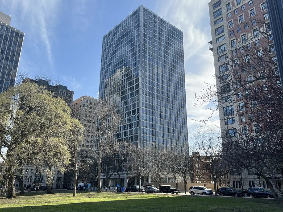 2400 N Lakeview AVE #602, Chicago, IL 60614