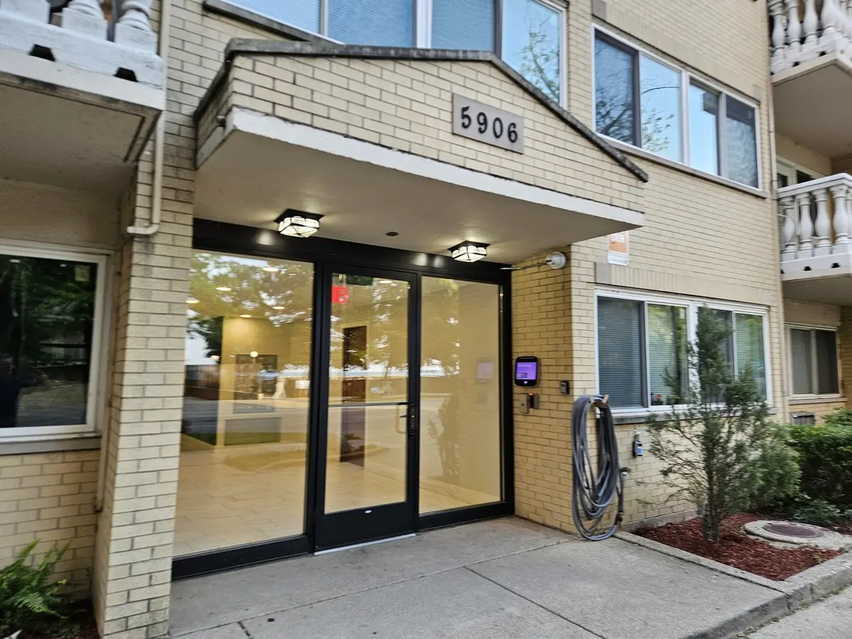 5906 N Sheridan RD #1GA, Chicago, IL 60660