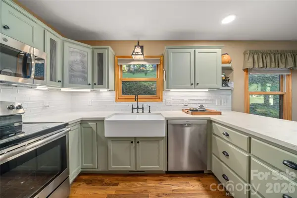 28 Froggy Bottom TRL, Canton, NC 28716