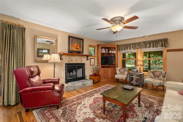 28 Froggy Bottom TRL, Canton, NC 28716