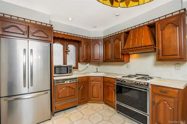 16032 25th DR, Flushing, NY 11358