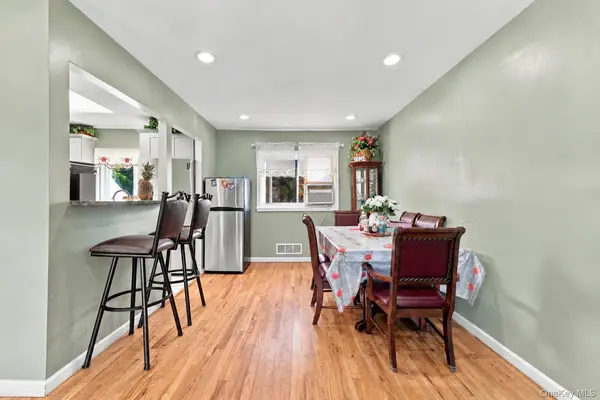 266 Riddle ST, Brentwood, NY 11717