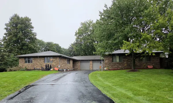 740 Tara DR, Woodstock, IL 60098