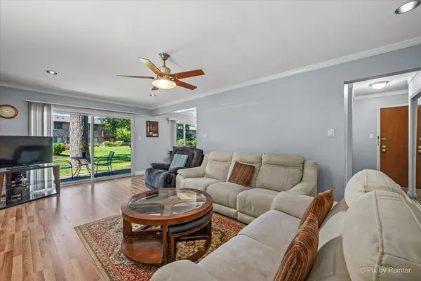 2632 N Windsor DR #102, Arlington Heights, IL 60004