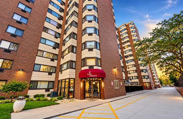 7337 S South Shore DR #412, Chicago, IL 60649