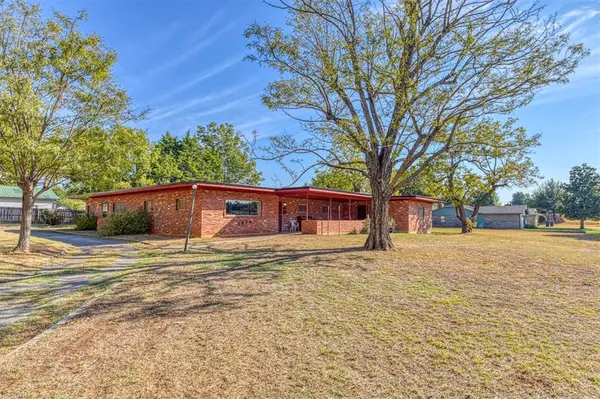 1628 W Carolina AVE, Chickasha, OK 73018