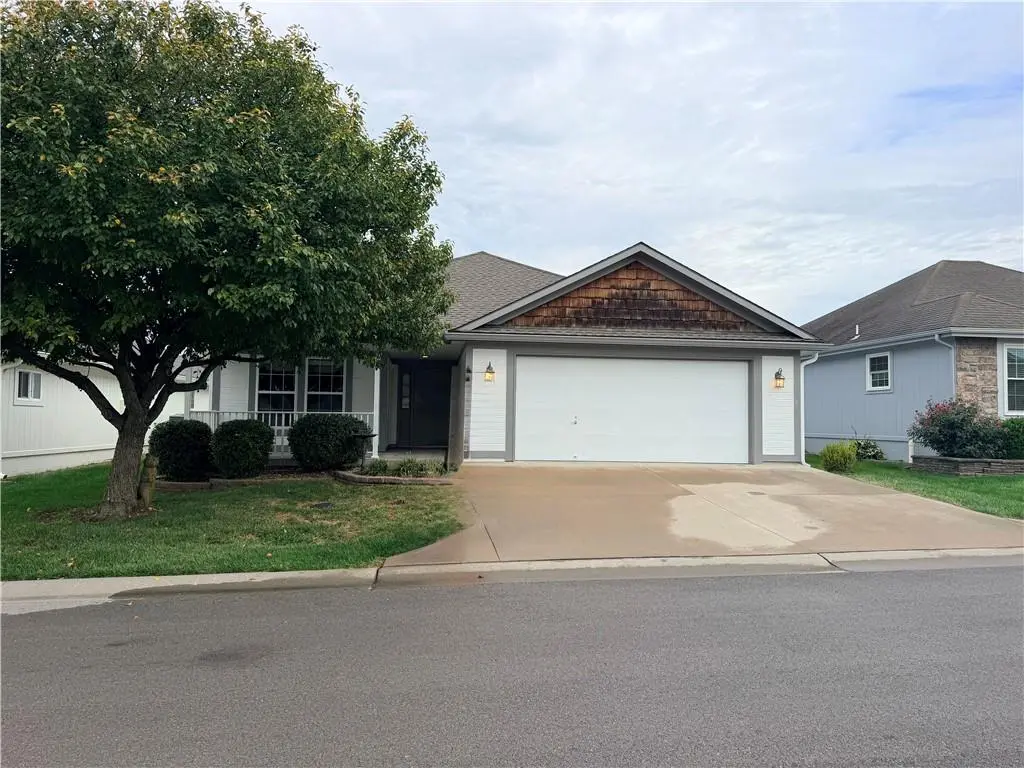521 Galaxy LN, Raymore, MO 64083