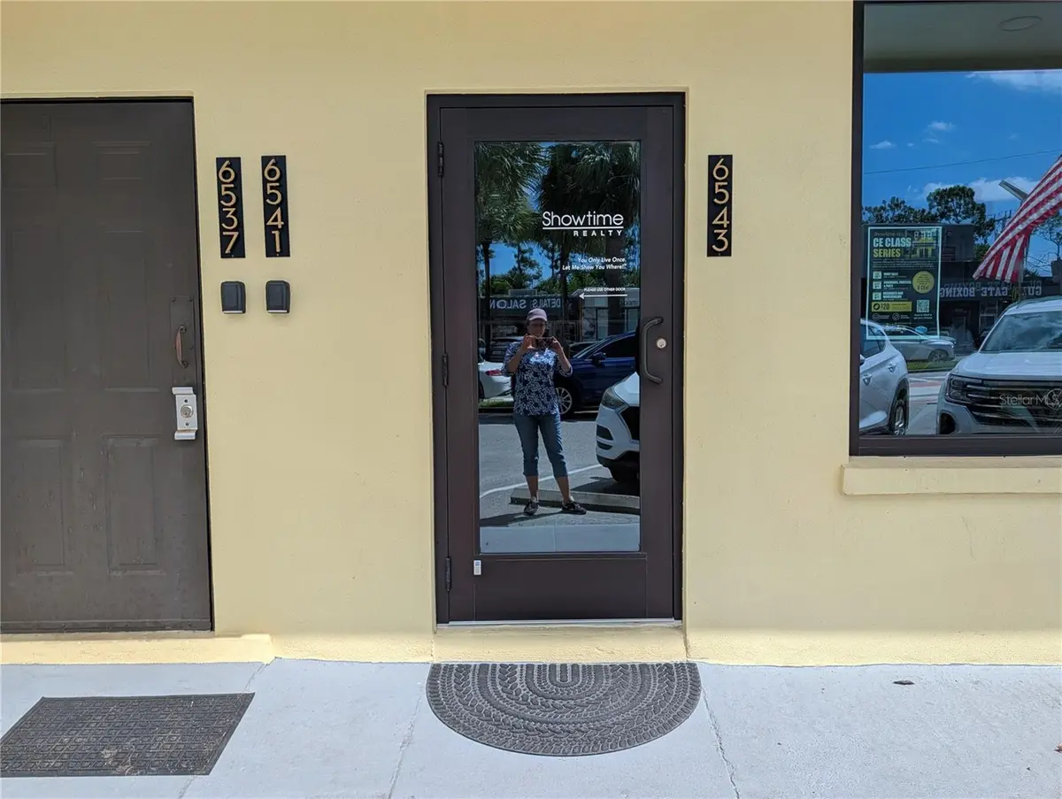 6543 GATEWAY AVE #B, Sarasota, FL 34231