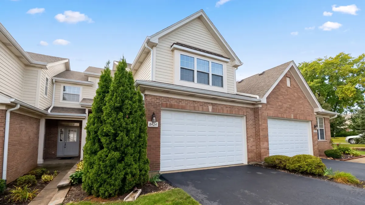 8424 Dawn LN, Darien, IL 60561