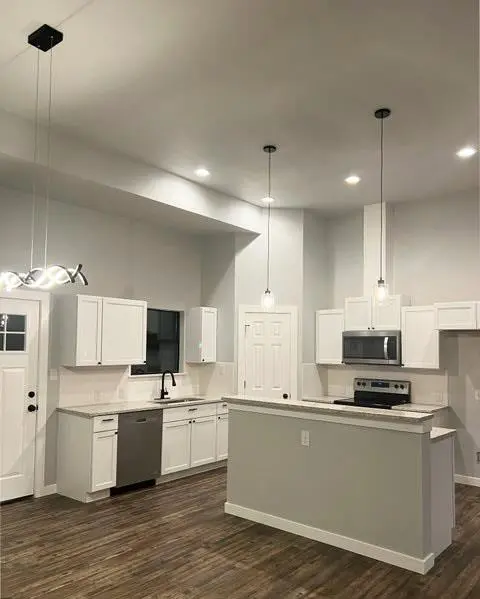 207 Laurel LN, Spicewood, TX 78669