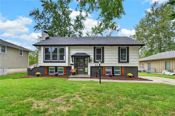 605 NE Ash ST, Lee's Summit, MO 64063