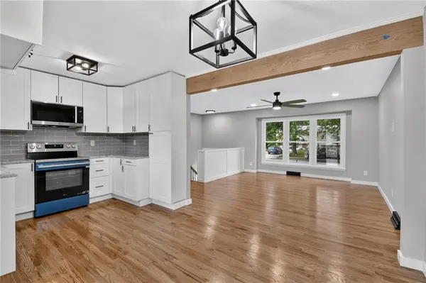 605 NE Ash ST, Lee's Summit, MO 64063