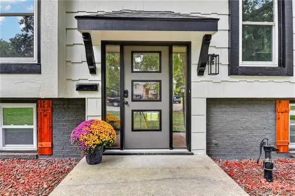 605 NE Ash ST, Lee's Summit, MO 64063