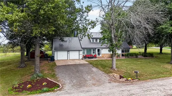 23900 W 289th TER, Paola, KS 66071