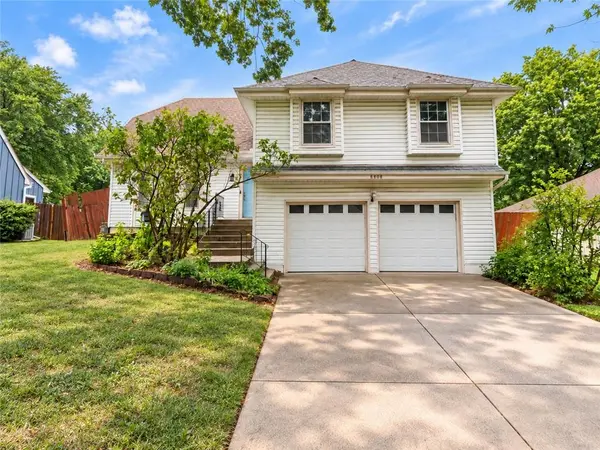 8808 W 118th ST, Overland Park, KS 66210
