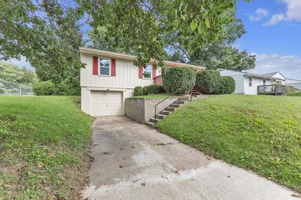 3211 Mark Twain DR, St Joseph, MO 64501