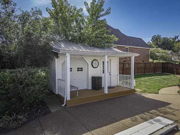 9049 Big Hill DR, Evansville, IN 47711