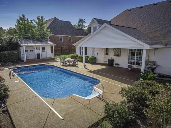 9049 Big Hill DR, Evansville, IN 47711