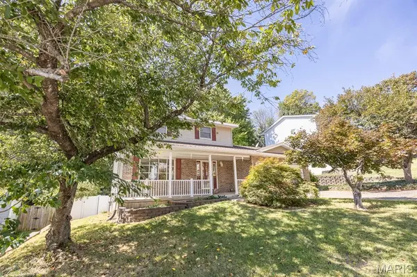 30 Williamsburg LN, Glen Carbon, IL 62034