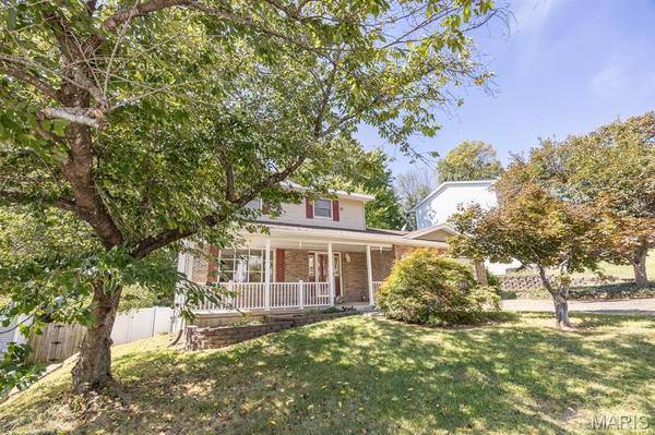 30 Williamsburg LN, Glen Carbon, IL 62034